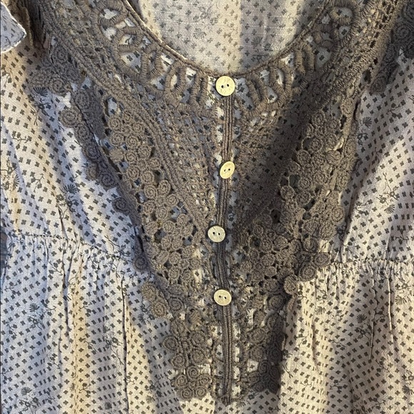 Embroidered dress - Picture 3 of 6